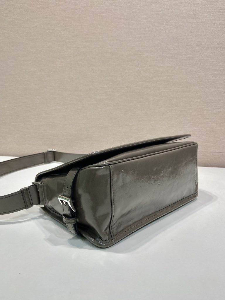 PRADA メンズ ミニショルダーバッグ レザー グレー 42サイズ - 画像 6