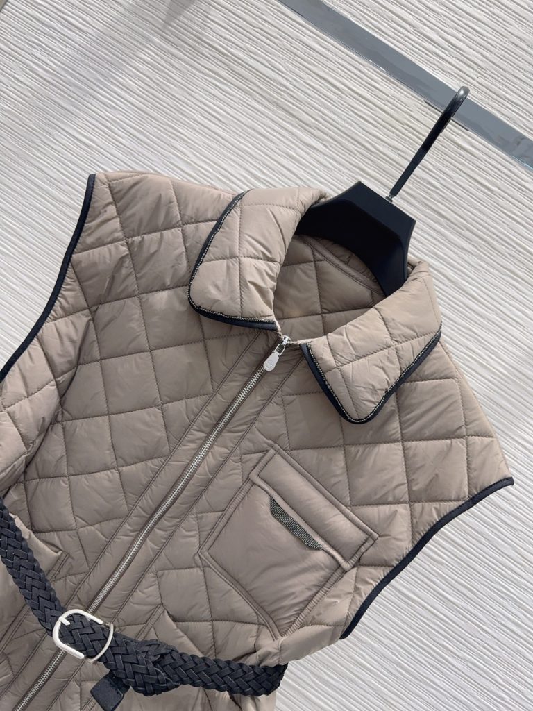 360 Brunello cucinelli 2025FW ダウンベスト ロゴ入り ブラウン 素材:100%綿 - 画像 2