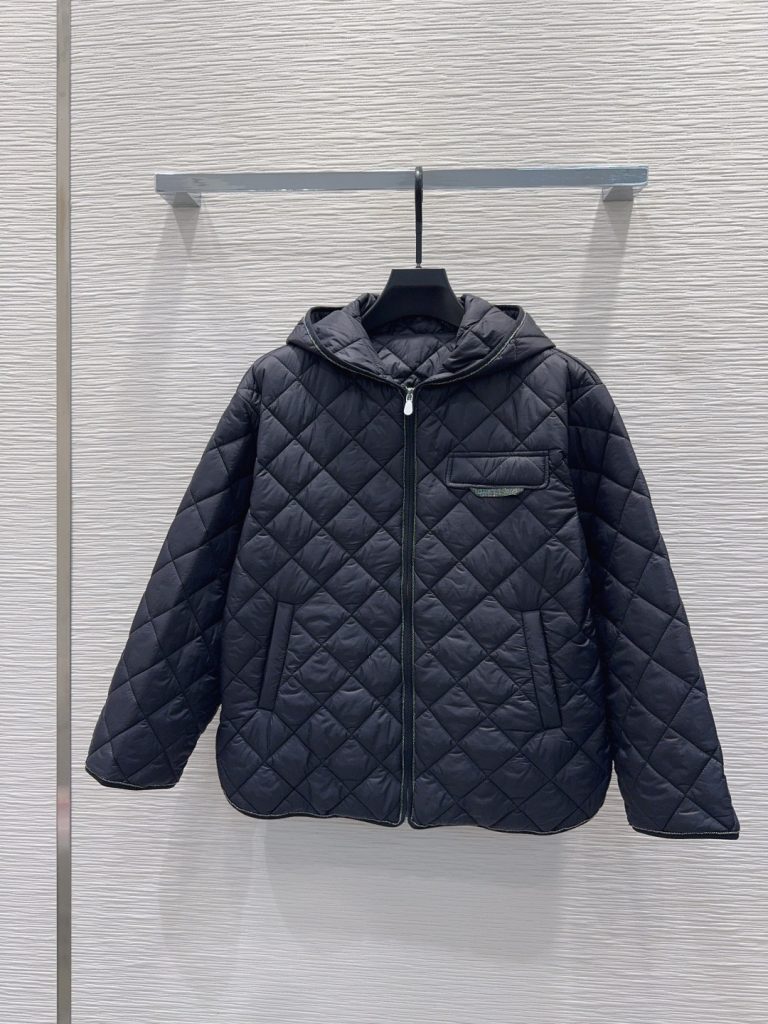 Brunello Cucinelli 370 2025FW クワッドローブ ブラック 100%綿 | メンズ フード付き クワッドステッチ ロゴパッチ ジップアップ - 画像 3