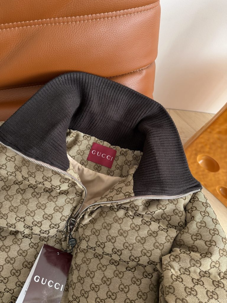 GUCCI 540 25 ネイビーマイクロ GG パッド入りコート ブラウン | カラー:ブラウン、素材:コットン、サイズ:1色3サイズ - 画像 5