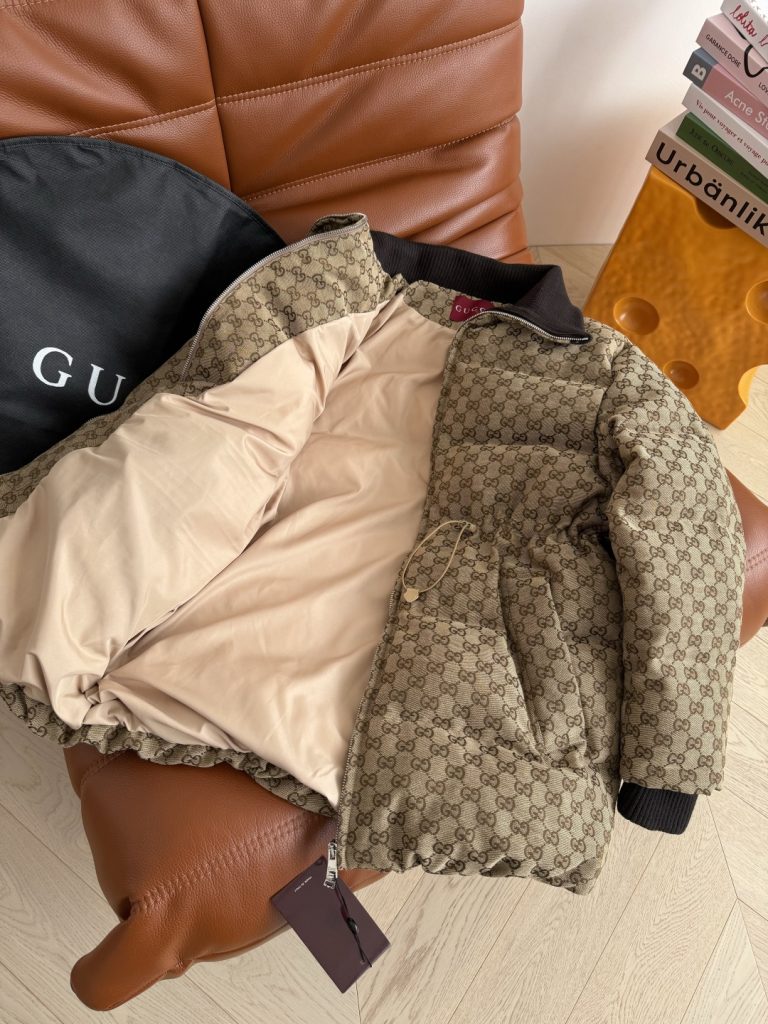 GUCCI 540 25 ネイビーマイクロ GG パッド入りコート ブラウン | カラー:ブラウン、素材:コットン、サイズ:1色3サイズ - 画像 6
