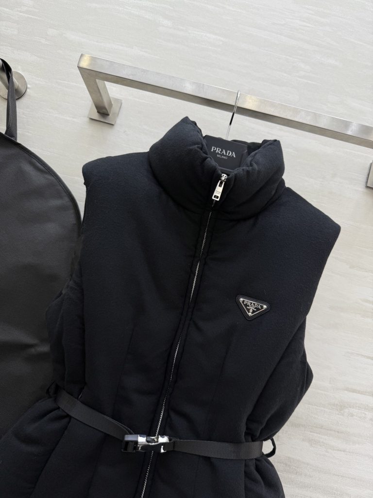 PRADA 590 Prad2 ダウンベスト 90%ホワイトグースダウン ブラック ワンポイントロゴ | SML - 画像 3