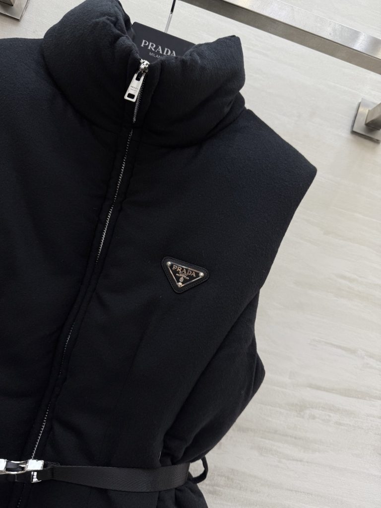 PRADA 590 Prad2 ダウンベスト 90%ホワイトグースダウン ブラック ワンポイントロゴ | SML - 画像 5