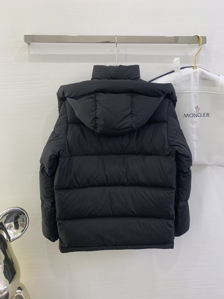 MONCLER ロフジャケット 90%ダックダウン ブラック - 画像 4