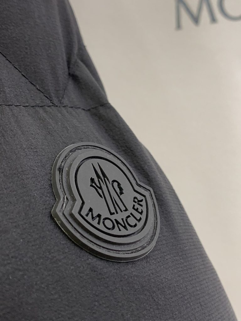 MONCLER ロフジャケット 90%ダックダウン ブラック - 画像 7