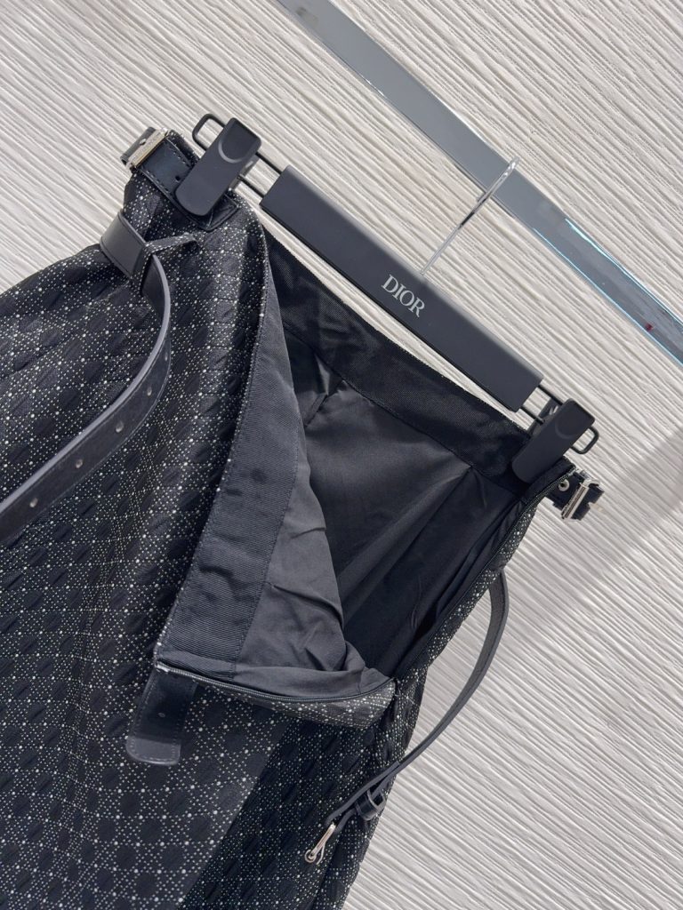 Dior 330 ロゴ柄 ファブリック ブラック | 2025FW ファッションセット | ウエストベルト付き A4収納可 フレアスカート 中丈 100%ポリエステル リンガー イタリア製 (36) - 画像 4