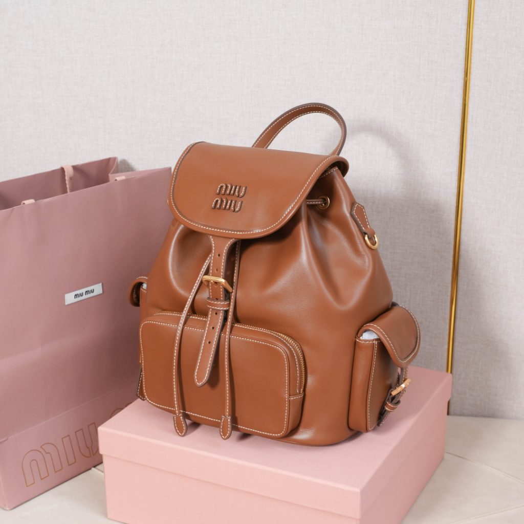 miu miu レザー リュックサック | コンパクト 本革 ブラウン - 画像 3