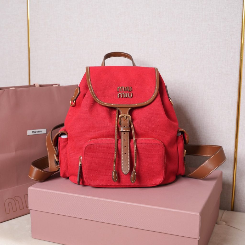 Miu Miu リュックサック|コンパクト|赤|キャンバス素材 - 画像 2