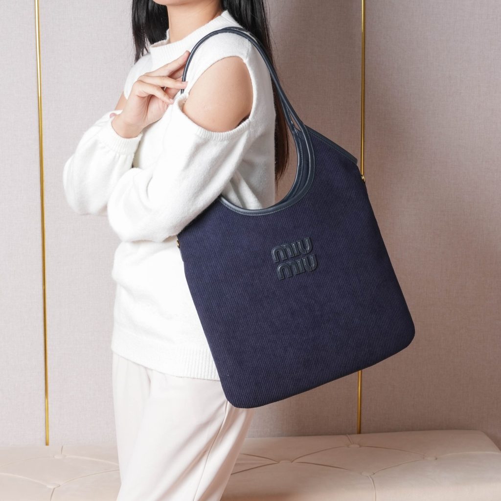 Miu Miu ハンドバッグ | コンパクト|ネイビー - 画像 2