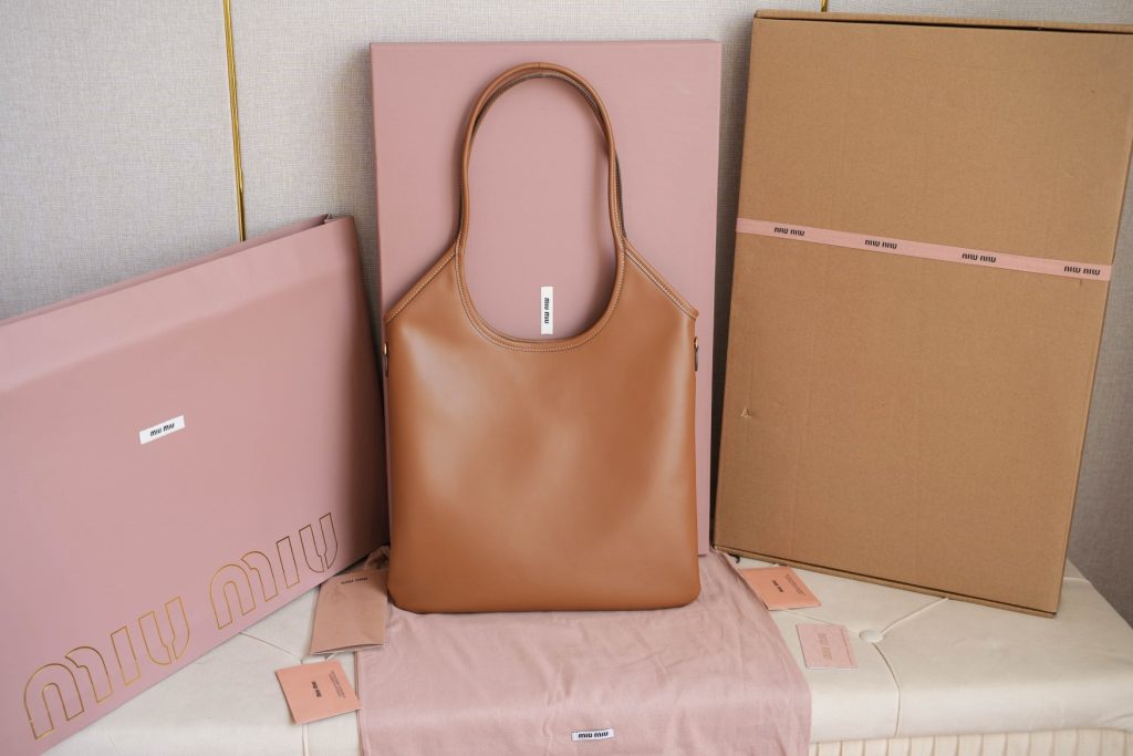 MIU MIU レディーストートバッグ | コンパクト|ベージュ - 画像 2