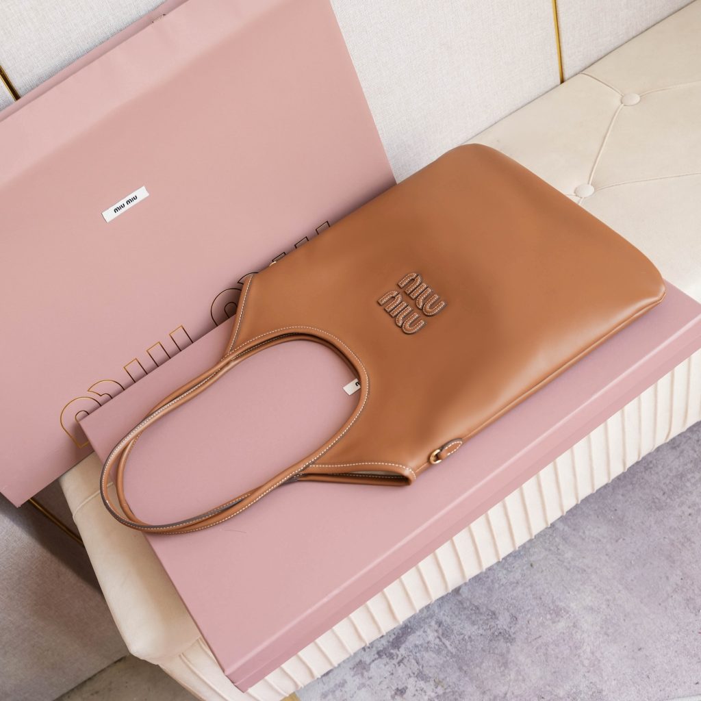 MIU MIU レディーストートバッグ | コンパクト|ベージュ - 画像 3