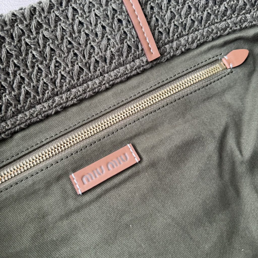 MIU MIU ミュウミュ トートバッグ | ラウンドトート | ハンドル | カラー:ブラック/イエロー/ホワイト/ブルー/グリーン/ブラウン - 画像 8