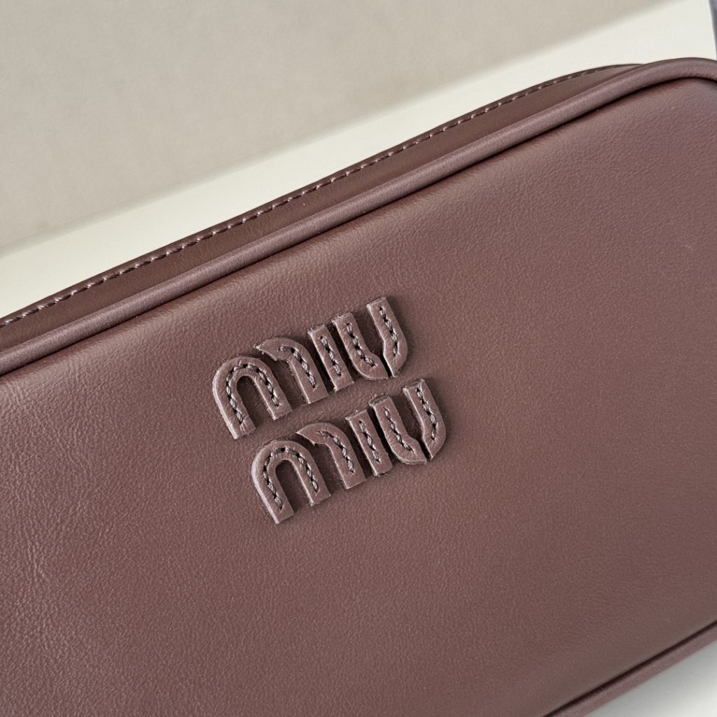 MIU MIU レザー ミニショルダーバッグ | ブラウン - 画像 5