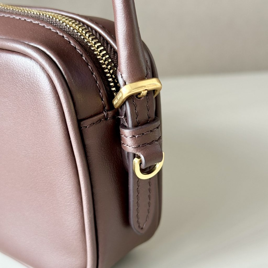 MIU MIU レザー ミニショルダーバッグ | ブラウン - 画像 7