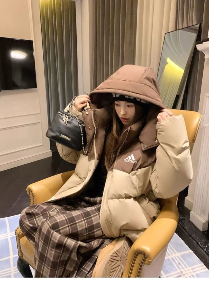 ADIDAS ダウンジャケット フード付き ミニ丈 2WAY 防寒対応 ブラウン/ベージュ - 画像 2