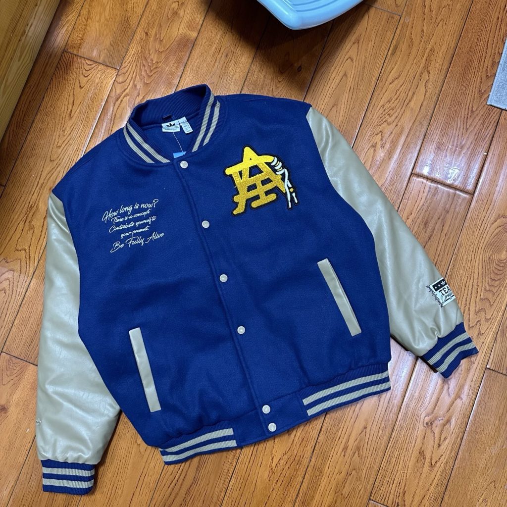 ADIDAS ジャケット ベースボールジャケット レザーパッチ 2WAY デザイン ブルー/グリーン レザー×キャンバス - 画像 3