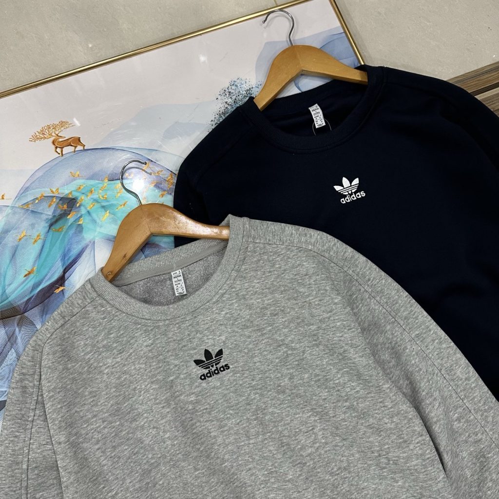 adidas スウェットシャツ ロゴ刺繍 オーバーサイズ 通勤カジュアル ブラック チャコールグレー レザー調 - 画像 3