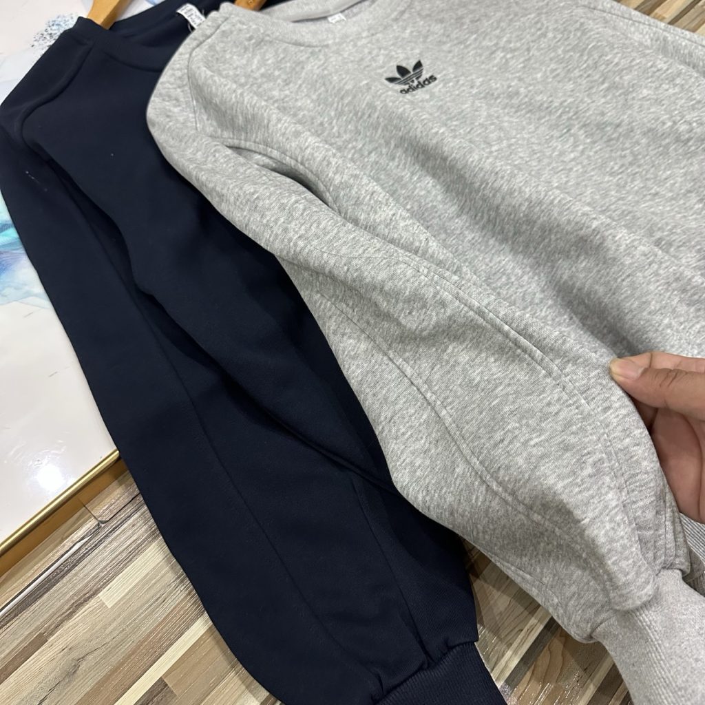 adidas スウェットシャツ ロゴ刺繍 オーバーサイズ 通勤カジュアル ブラック チャコールグレー レザー調 - 画像 5