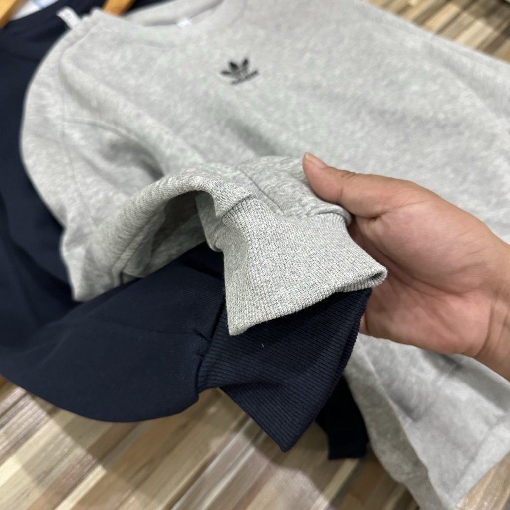 adidas スウェットシャツ ロゴ刺繍 オーバーサイズ 通勤カジュアル ブラック チャコールグレー レザー調 - 画像 6