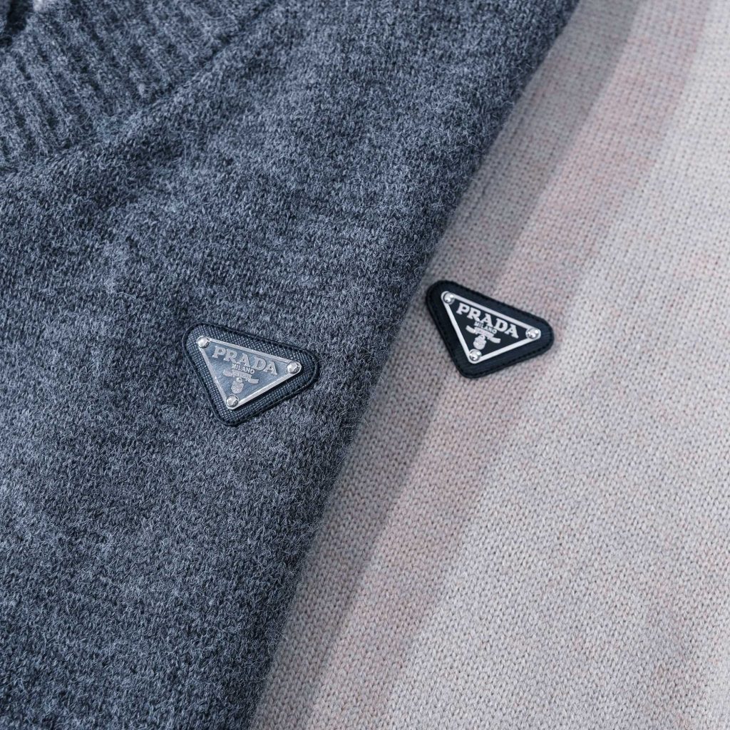 PRADA ニット ジャケット ロゴパッチ付 ポロカラー メンズ ブラック/グレー/ベージュ レザー付き - 画像 3
