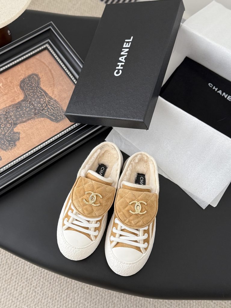 CHANEL シューズ レディース メンズ 兼用 ファッション プレーン ベージュ 軽量 撥…｜雨の日に使いやすいシューズを写真で確認