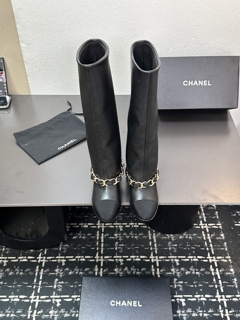 CHANEL シャネル ブーツ 本革 チェーン ブラック シューズ｜雨の日に予算内で見たいポイント