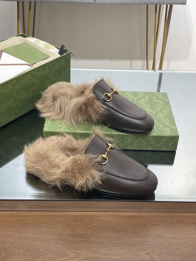 GUCCI グッチ フラットシューズ 本革 毛付き ローファー ブラック - 画像 2