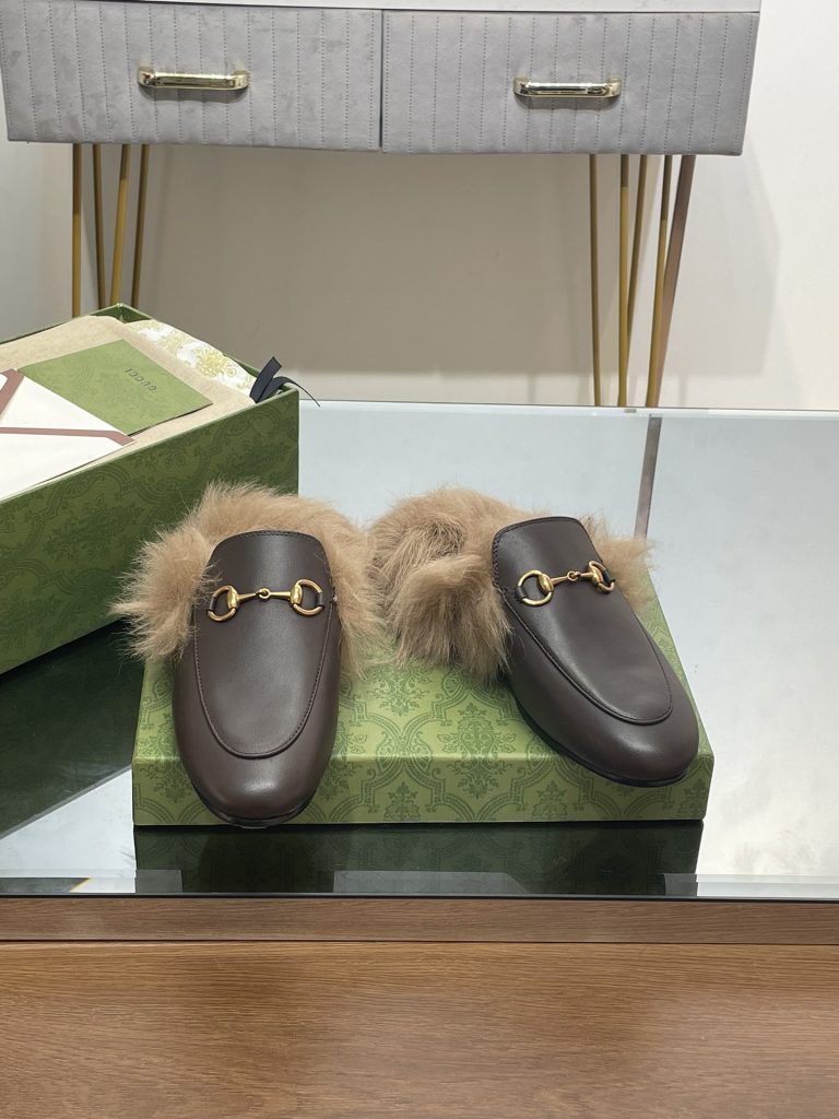 GUCCI グッチ フラットシューズ 本革 毛付き ローファー ブラック - 画像 3