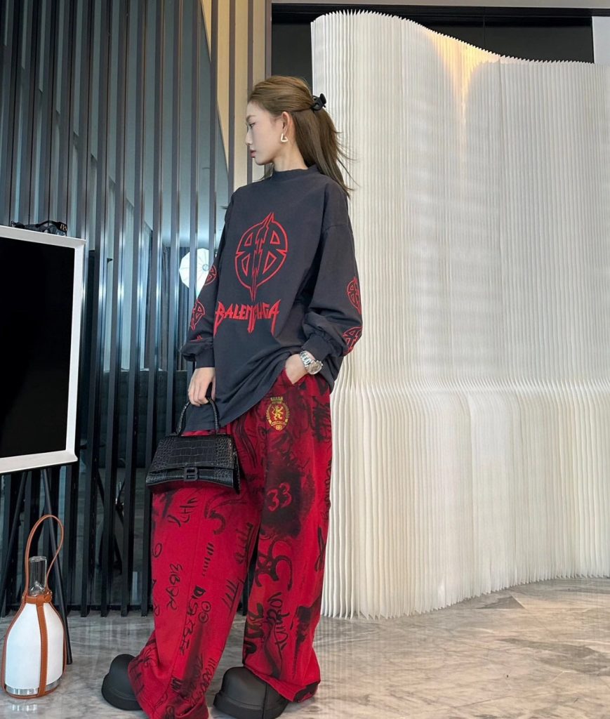 BALENCIAGA バレンシアガ 形双B字母 袖Tシャツ 本革 レディース ブラック 全1色 - 画像 3
