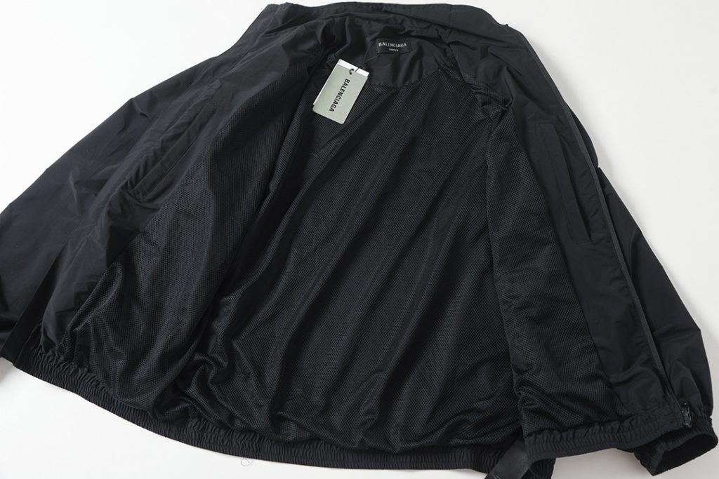BALENCIAGA バレンシアガ フラップジャケット 黒 71黄 印花防水冲 克 全1色 - 画像 3