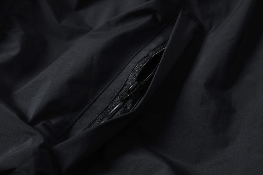BALENCIAGA バレンシアガ フラップジャケット 黒 71黄 印花防水冲 克 全1色 - 画像 4