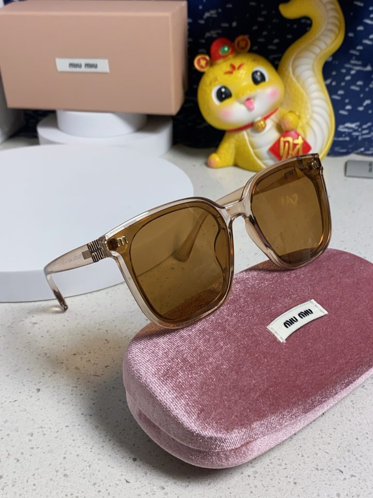 MIU MIU ミウミウ サングラス レディース フレーム サングラス 2025年新作 韓国風 大判 丸みカット UVカット ブラウン 多色展開 - 画像 2