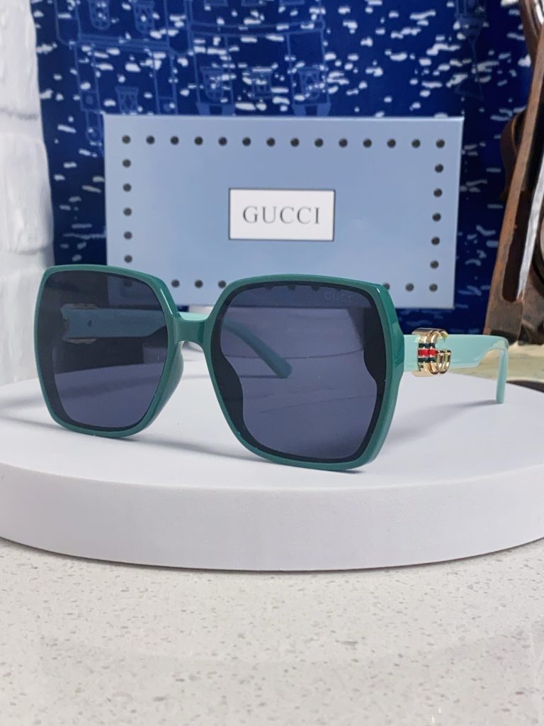 GUCCI グッチ サングラス フェイスリム 2025年新作 ブランド小物|通勤の日に毎日に合わせるポイント