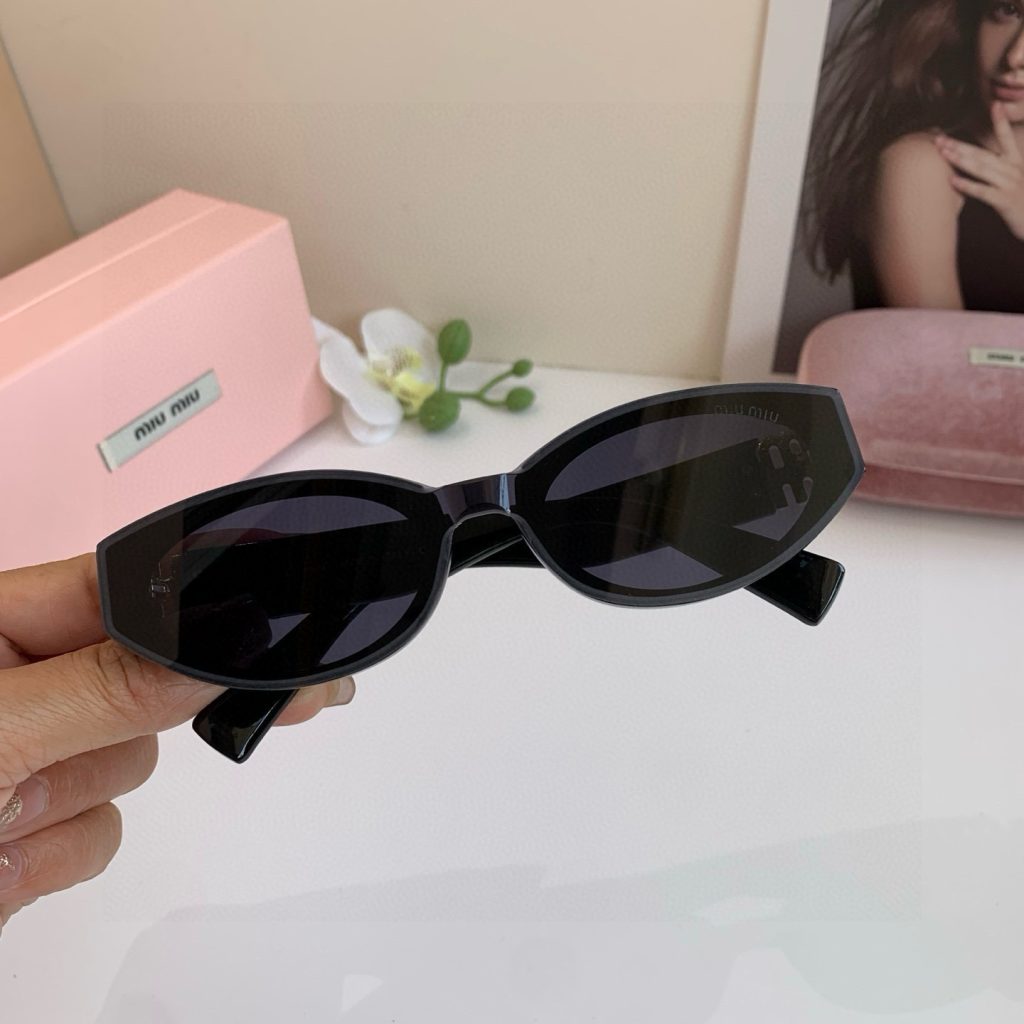 MIU MIU ミウミウ サングラス フレーム型 メンズ レディース ブラック - 画像 3