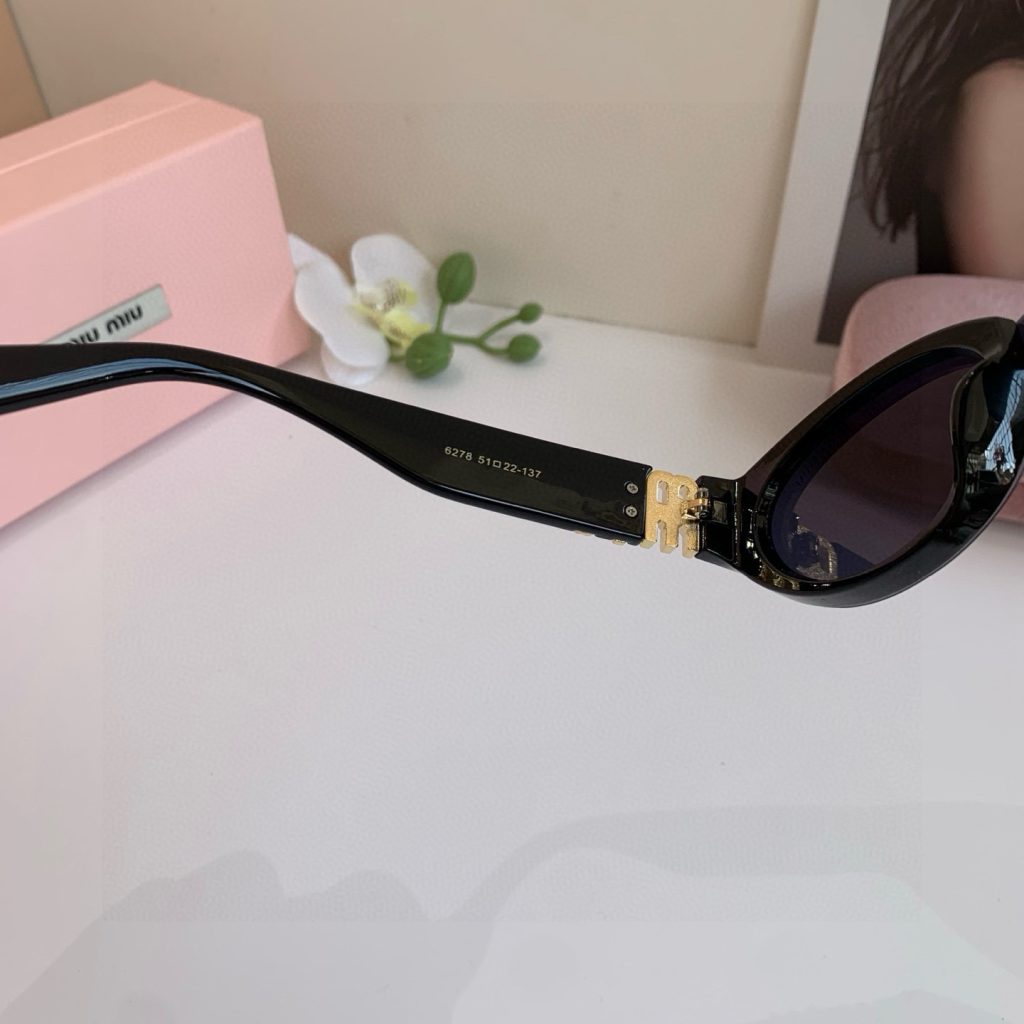 MIU MIU ミウミウ サングラス フレーム型 メンズ レディース ブラック - 画像 6