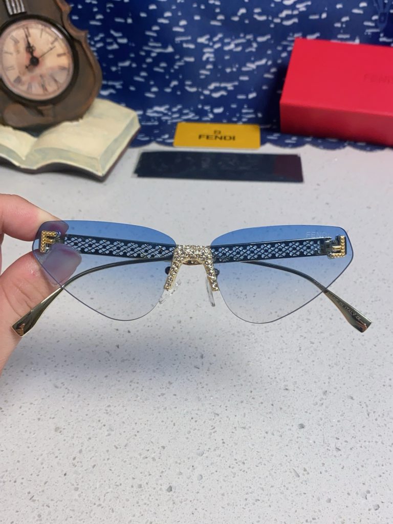 FENDI フェンディ フレームレスサングラス 2025年新作 シルバーフレーム レディース オーバル型 多色展開 - 画像 7