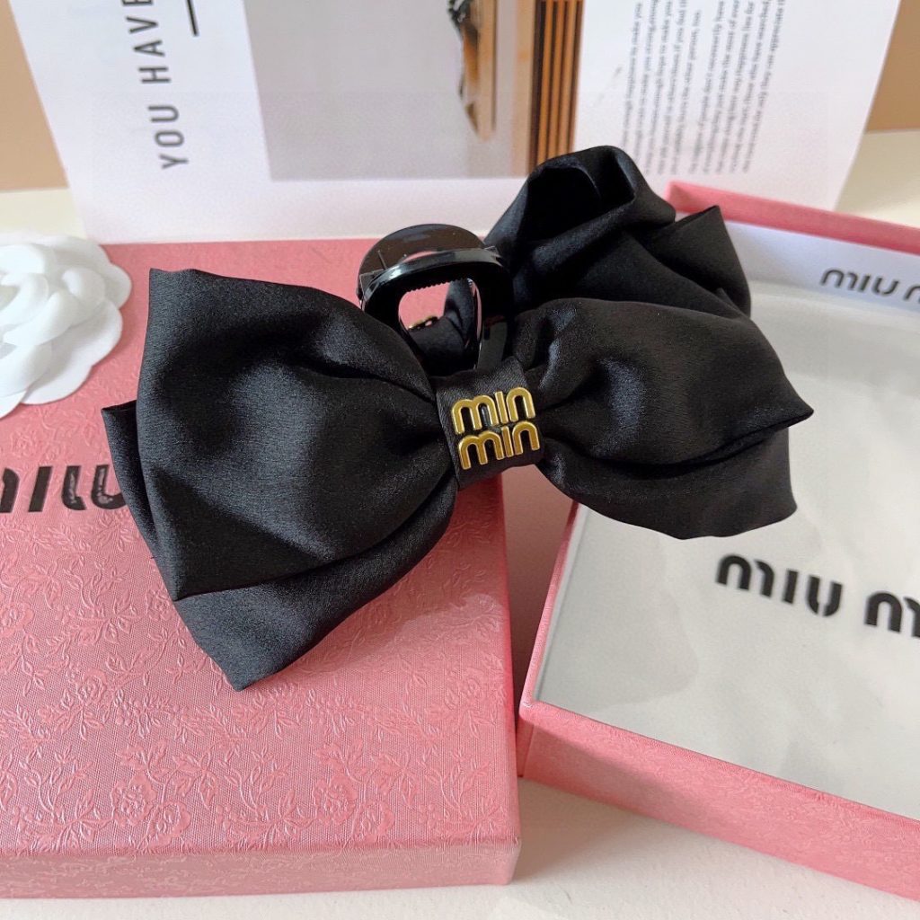MIU MIU ミウミウ ヘアクリップ フラットヘアアクセサリー デザイン性高 ブラック - 画像 6