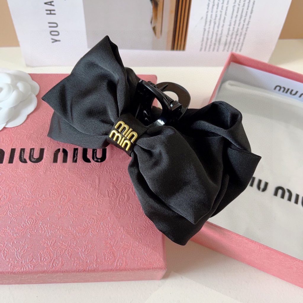 MIU MIU ミウミウ ヘアクリップ フラットヘアアクセサリー デザイン性高 ブラック - 画像 7
