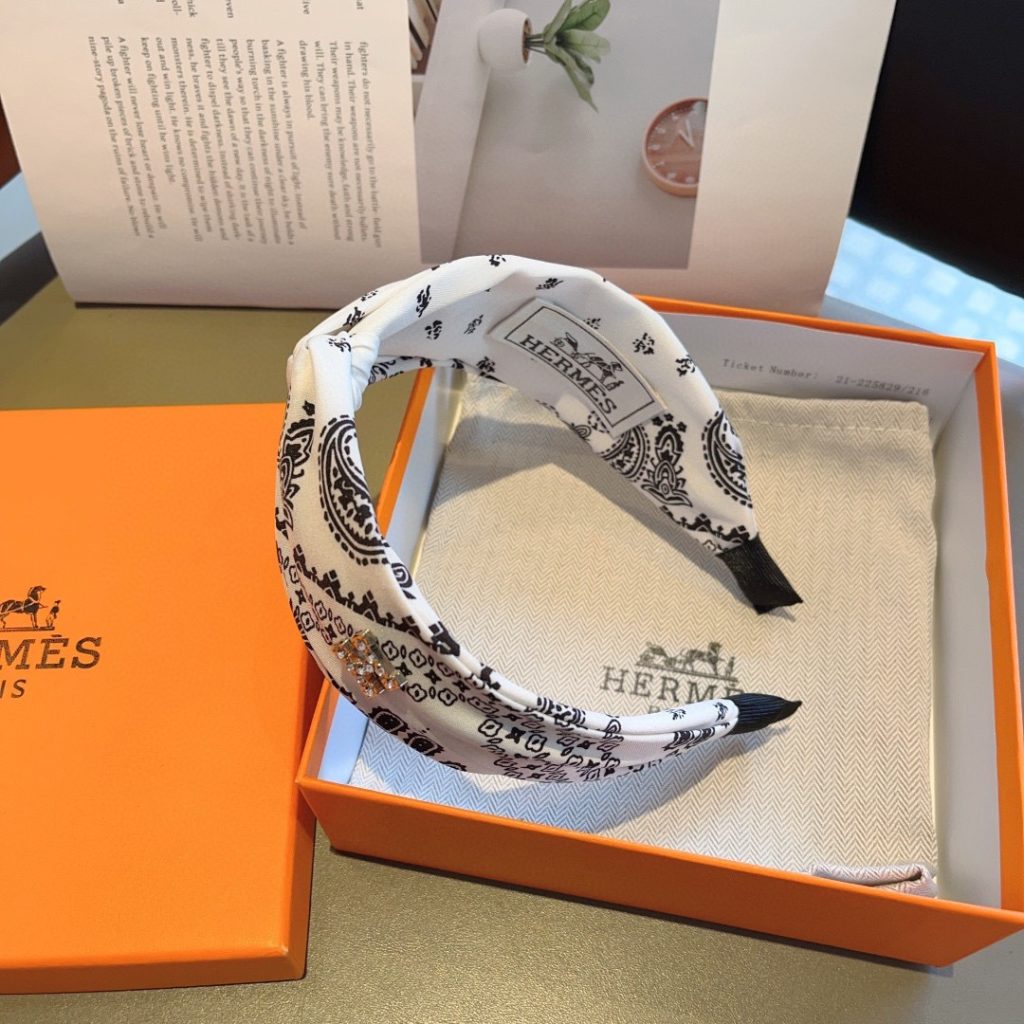 HERMES ヘルメス シルクヘッドバンド バンダナ柄 ブラック 全2色 - 画像 5