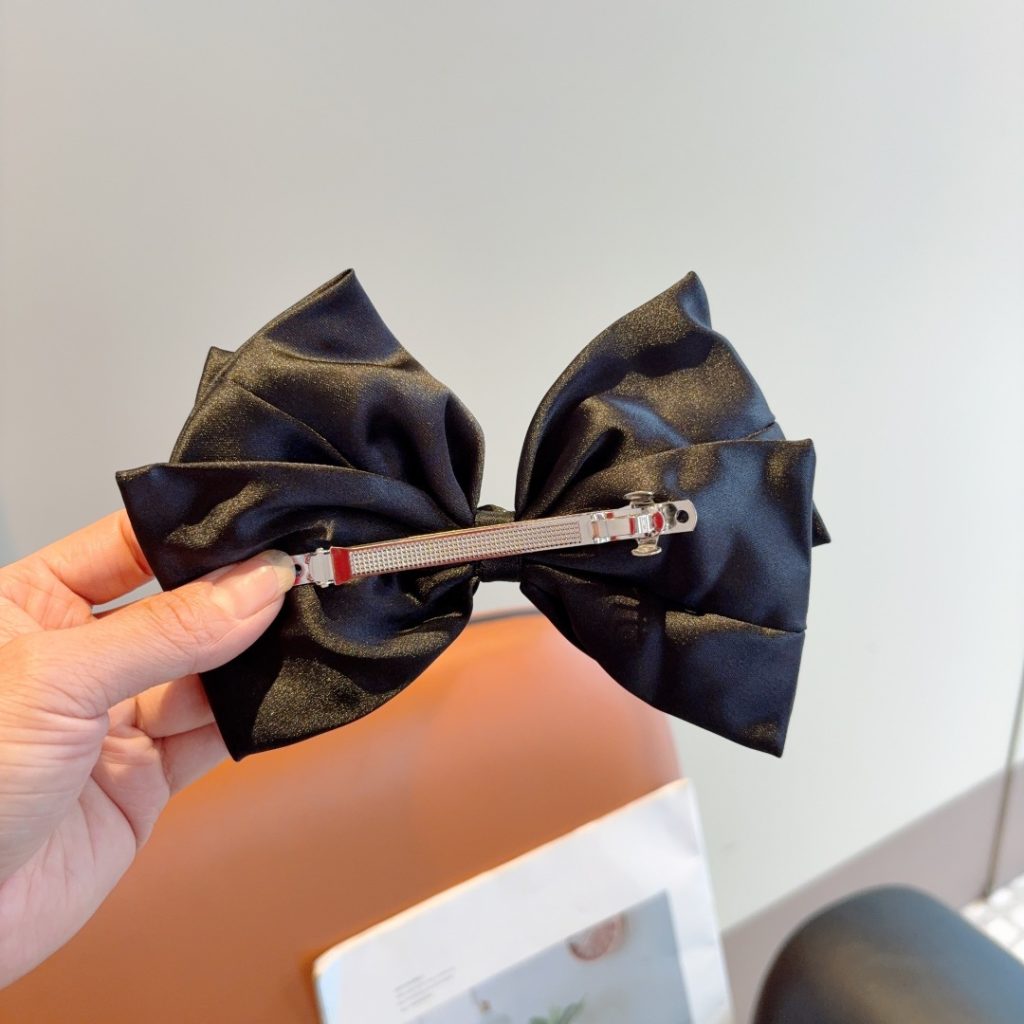 DIOR ディオール ヘアアクセサリー ヘアピン ファッション ブランド 本革 ブラック ホワイト 全2色 - 画像 5