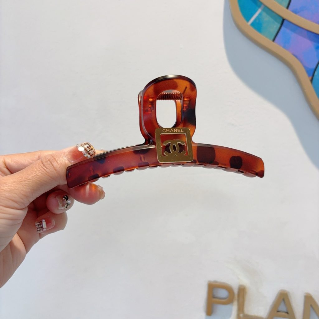 CHANEL シャネル ヘアクリップ 本革 シルク ブラック ネイビー ベージュ 全3色 - 画像 2