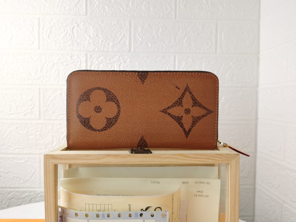 ルイヴィトンジッピーウォレット　Louis Vuitton　ラウンドファスナー長財布(小銭入れあり)　モノグラムジャイアント　財布　長財布　LVロゴ - 画像 2