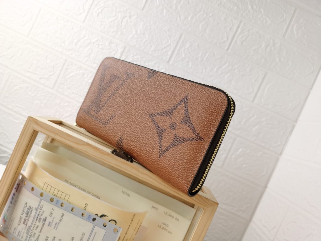 ルイヴィトンジッピーウォレット　Louis Vuitton　ラウンドファスナー長財布(小銭入れあり)　モノグラムジャイアント　財布　長財布　LVロゴ - 画像 4