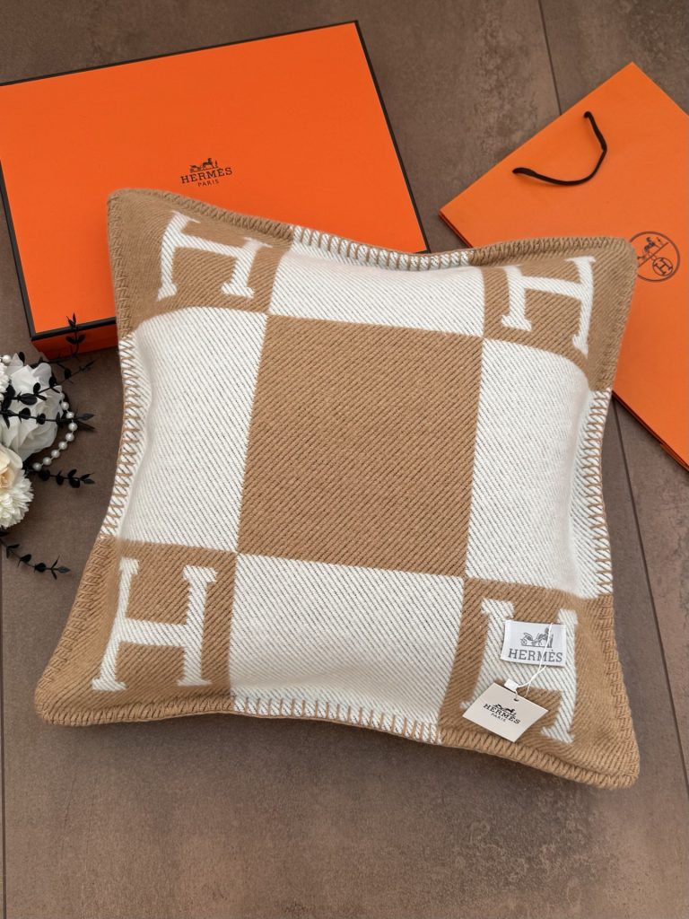 HERMES　エルメス　お部屋のアクセントに♪クッション　アヴァロン　Avalon Navy　Cushion　Hチェック柄　抱き枕カバー　まくら座布　団カバー　9色入れ - 画像 2