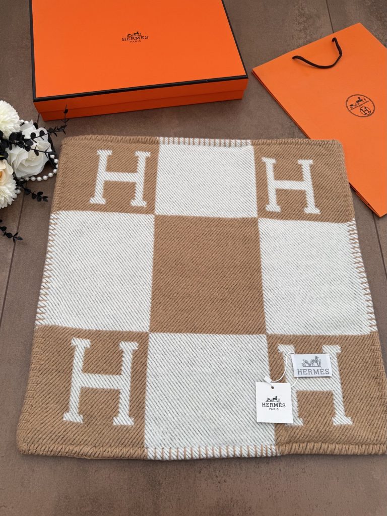 HERMES　エルメス　お部屋のアクセントに♪クッション　アヴァロン　Avalon Navy　Cushion　Hチェック柄　抱き枕カバー　まくら座布　団カバー　9色入れ - 画像 3