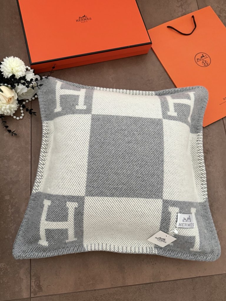 HERMES　エルメス　お部屋のアクセントに♪クッション　アヴァロン　Avalon Navy　Cushion　Hチェック柄　抱き枕カバー　まくら座布　団カバー　9色入れ - 画像 6