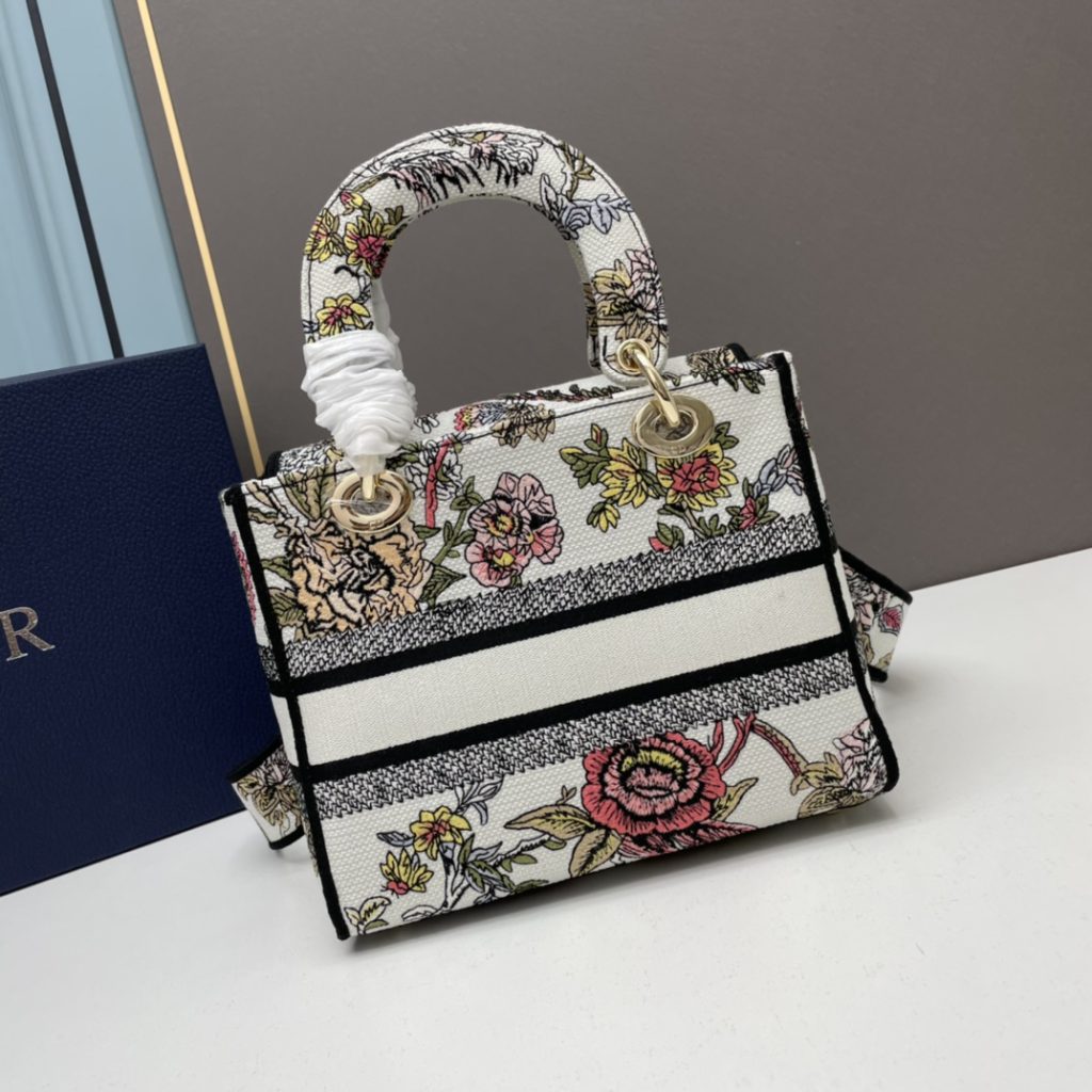 ディオール　Christian Dior　花柄刺繍　レディ D-ライト 　バッグ　 レディディオール　ショルダーバッグ　ハンドバッグ　2色 - 画像 4