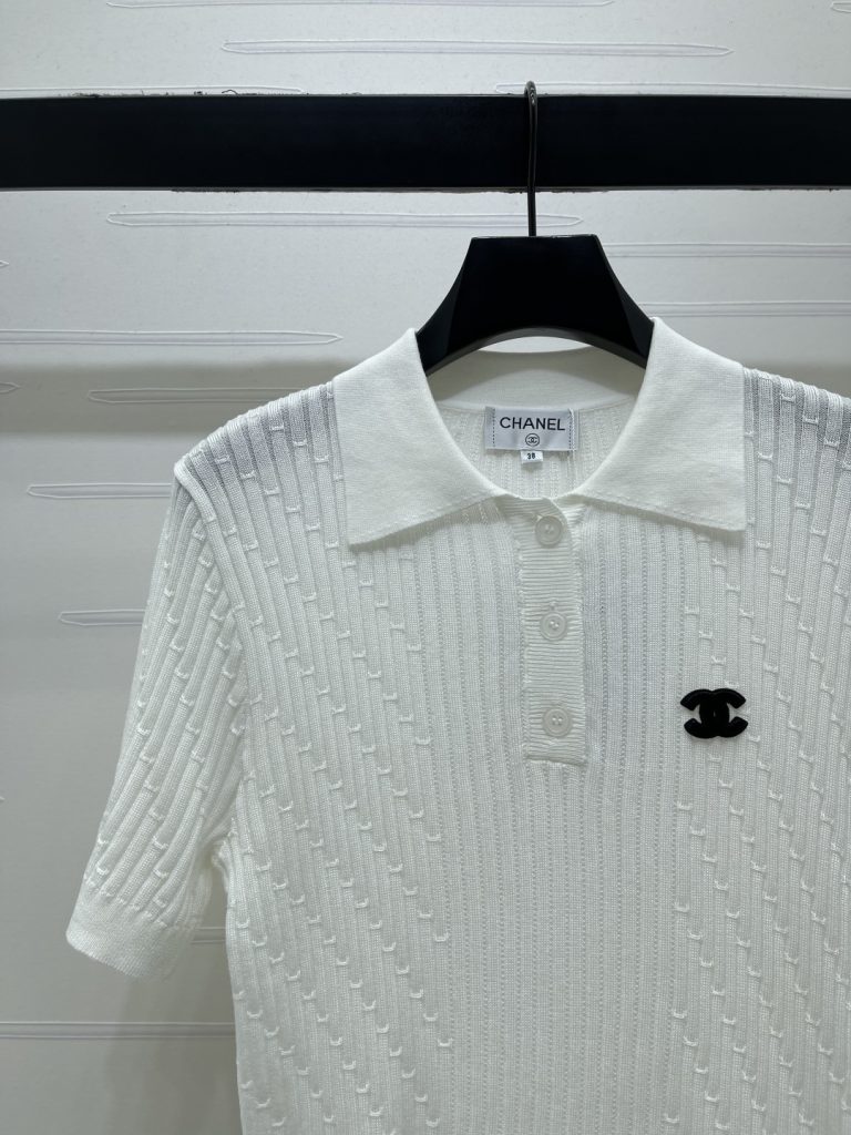CHANEL シャネル ニット Tシャツ ポロネック 半開襟 縦坑条 ロゴ刺繍 白/ブルー 全2色 - 画像 4