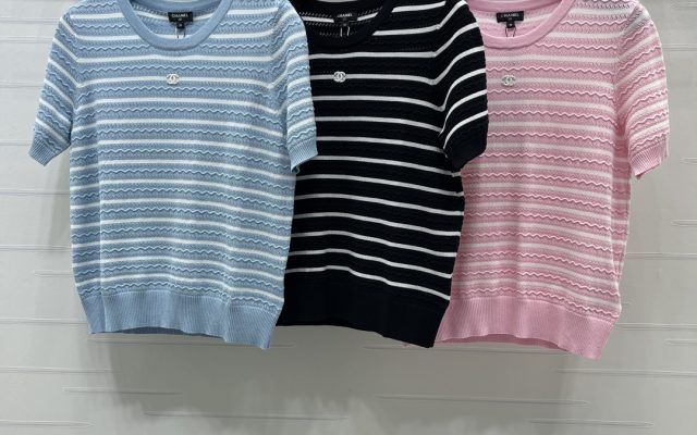 街歩きで使いやすいCHANELのTシャツを写真で確認
