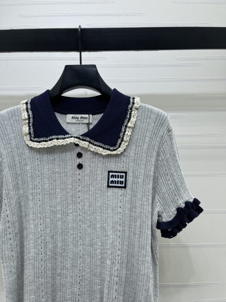 MIU MIU ミウミウ ニット Tシャツ レディース オフホワイト ブルー 2色展開 - 画像 2
